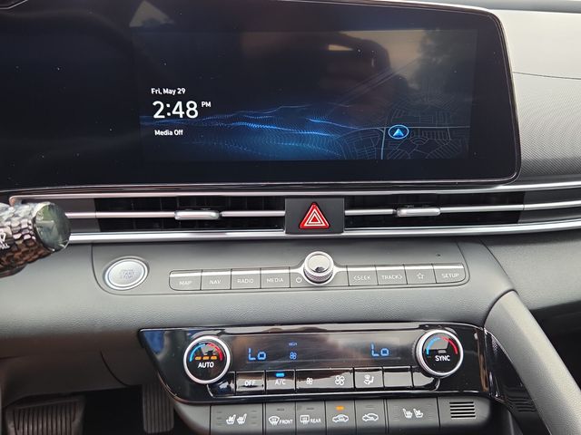 2025 Hyundai Elantra Limited - Photo 21