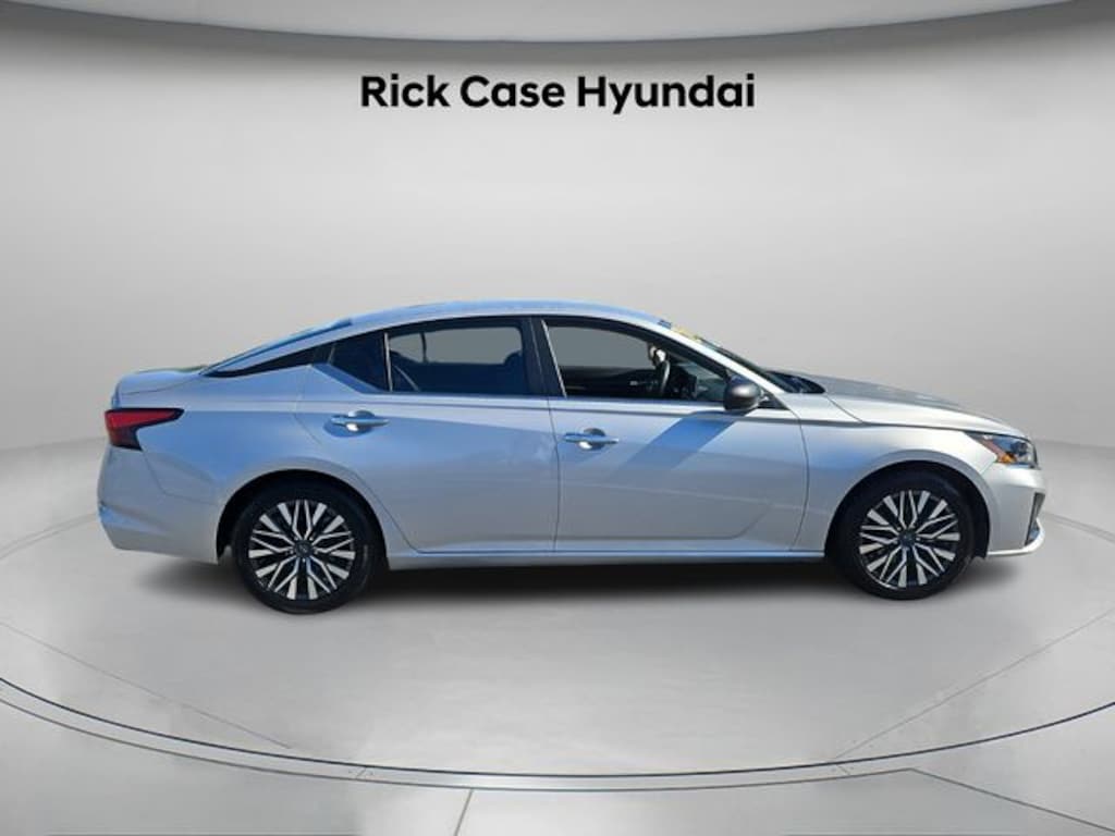 Used 2024 Nissan Altima 2.5 SV Sedan