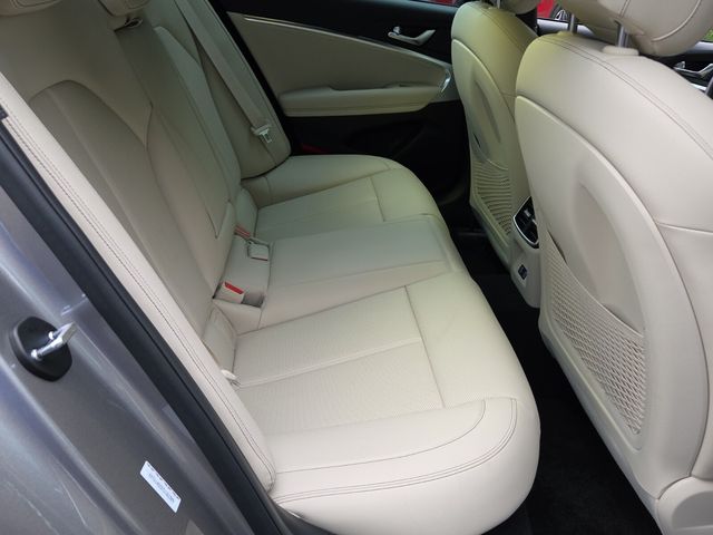 2026 GENESIS G70 Standard - Photo 17