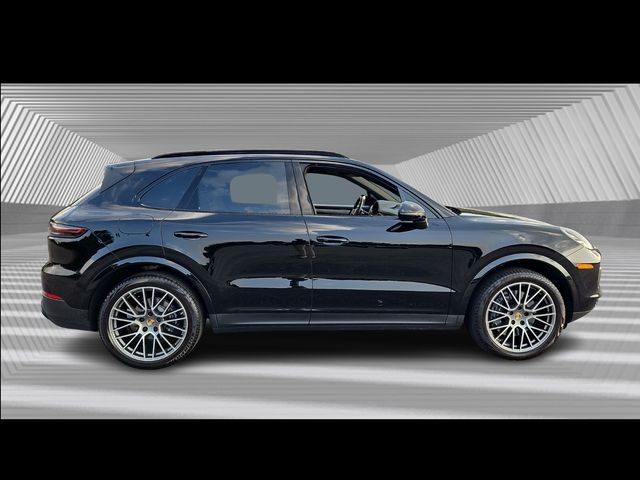 2023 Porsche Cayenne Platinum Edition photo 3