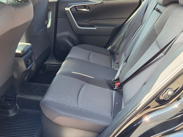 2025 Toyota RAV4 XLE - Photo 12
