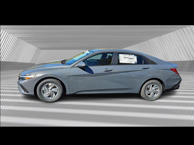 2026 Hyundai Elantra SE photo 2