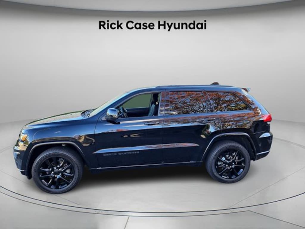 Used 2017 Jeep Grand Cherokee Altitude SUV