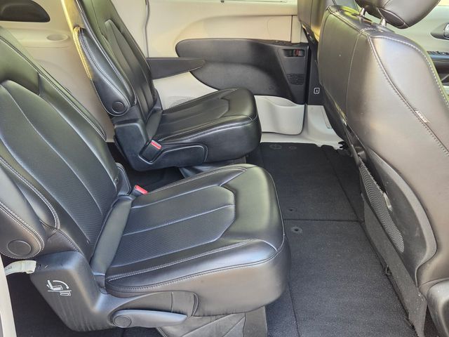 2023 Chrysler Pacifica Touring L - Photo 17