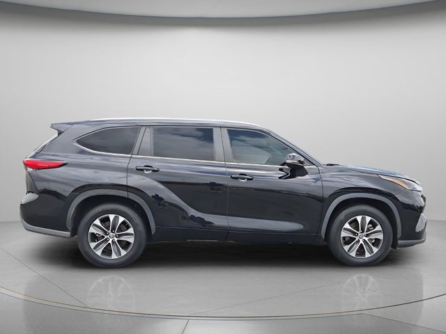 2023 Toyota Highlander XLE - Photo 9