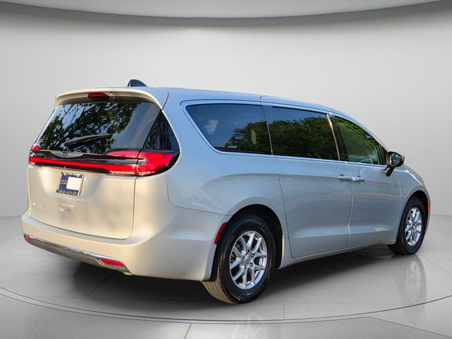 2023 Chrysler Pacifica Touring L - Photo 7