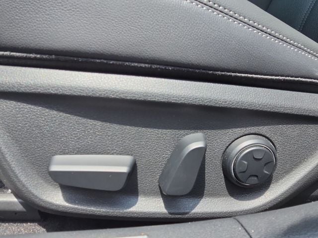 2026 GENESIS G70 Standard - Photo 11