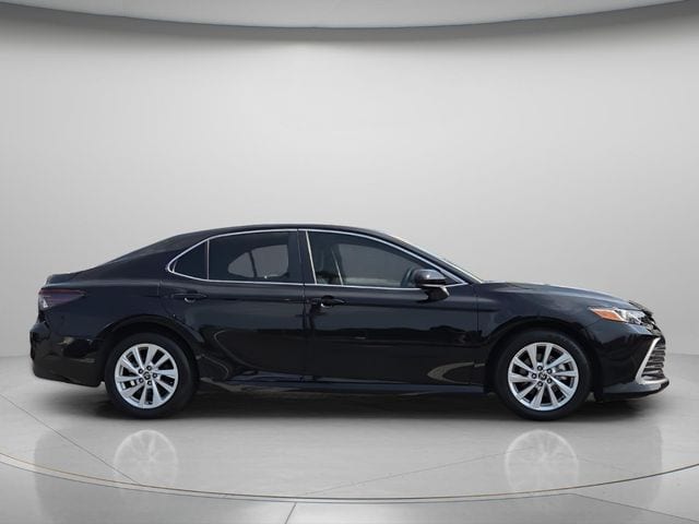 2024 Toyota Camry LE - Photo 9