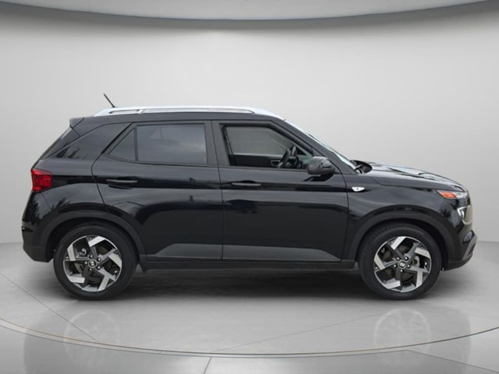 Used 2023 Hyundai Venue SEL SUV