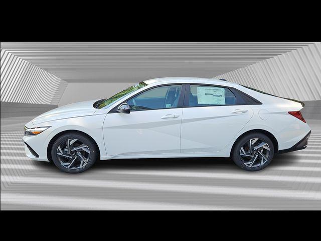 2025 Hyundai Elantra SEL Sport photo 2