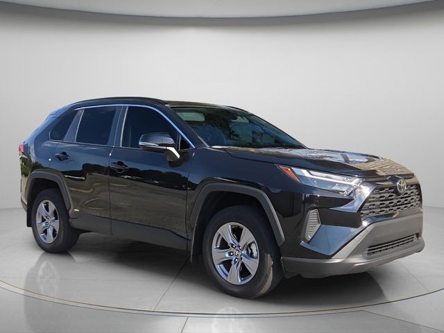 2025 Toyota RAV4 XLE - Photo 9
