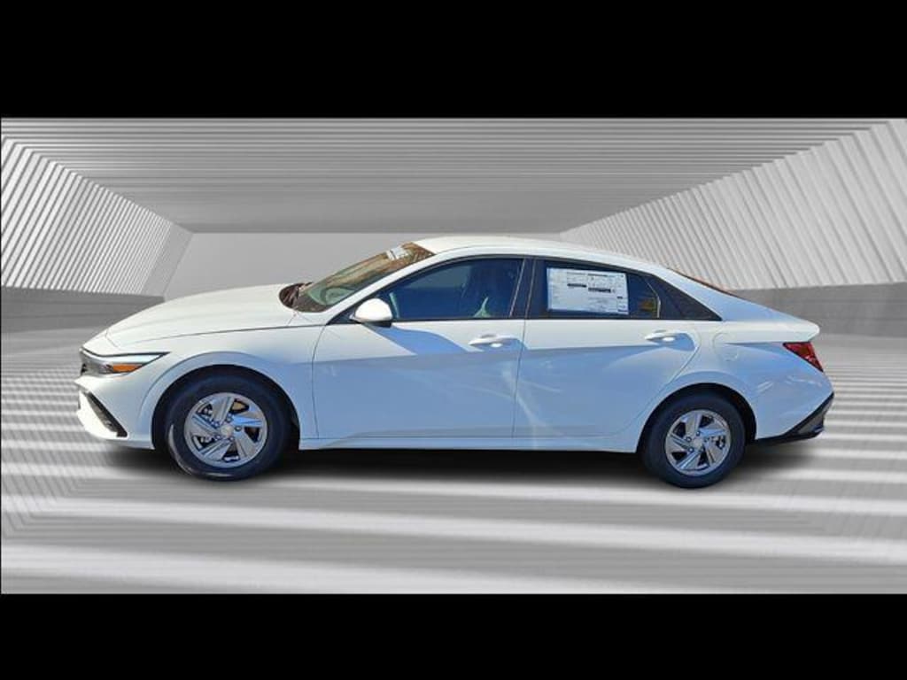 New 2025 Hyundai Elantra SE Sedan
