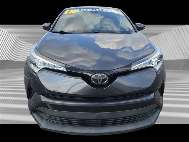 2019 Toyota C-HR LE photo 4
