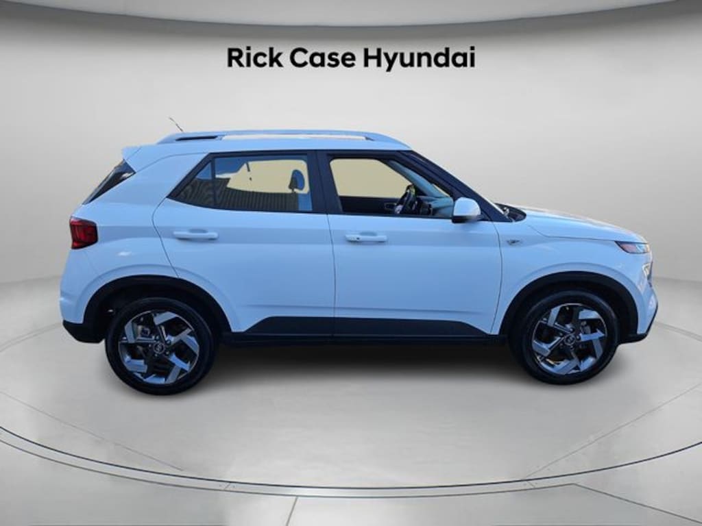 Used 2024 Hyundai Venue SEL SUV