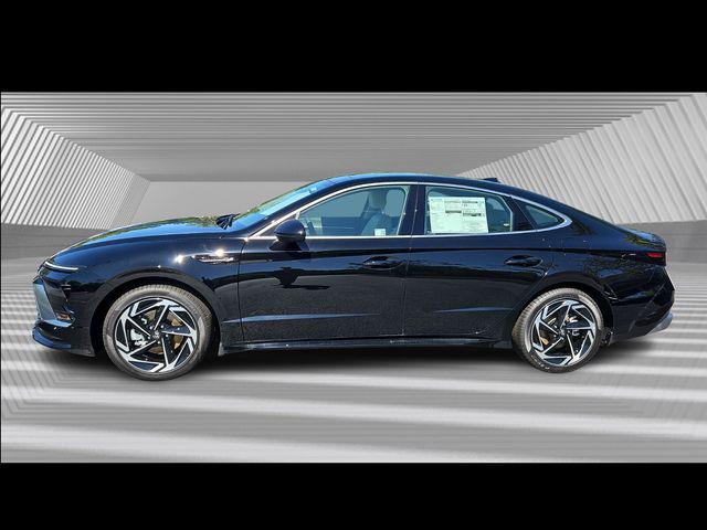 2025 Hyundai Sonata Hybrid SEL photo 2
