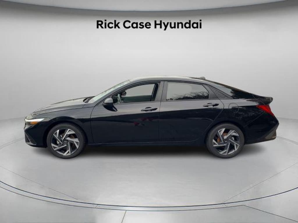 New 2025 Hyundai Elantra Hybrid SEL Sport Sedan