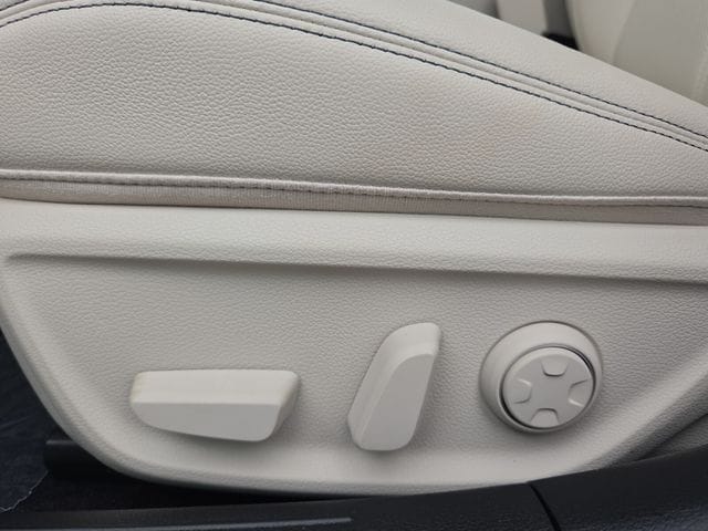 2026 GENESIS G70 Standard - Photo 11
