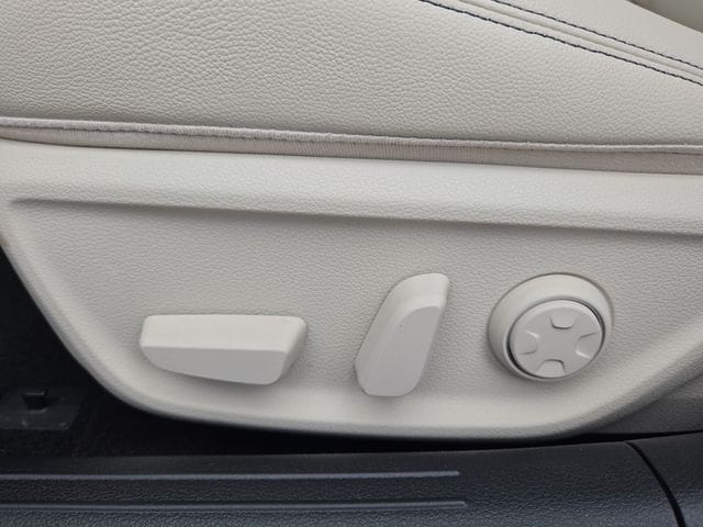 2026 GENESIS G70 Standard - Photo 12