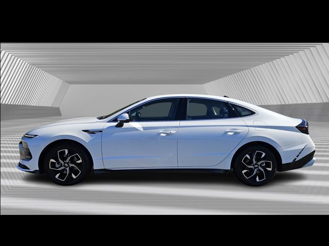2024 Hyundai Sonata SEL photo 2