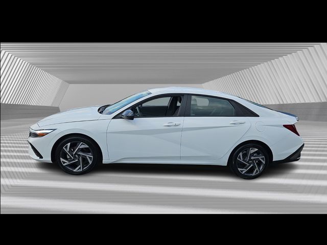 2025 Hyundai Elantra SEL Sport photo 2