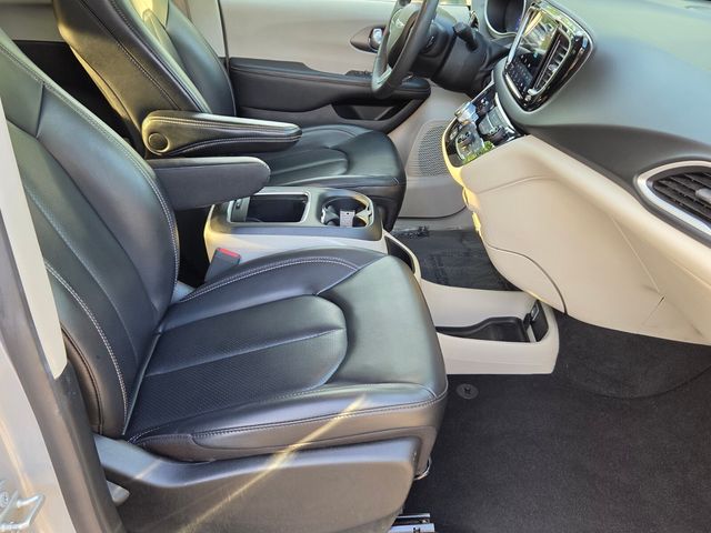 2023 Chrysler Pacifica Touring L - Photo 19