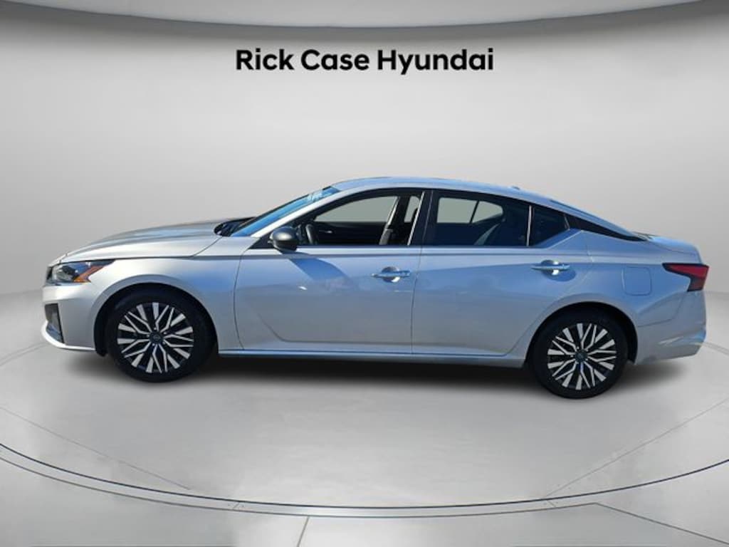 Used 2024 Nissan Altima 2.5 SV Sedan