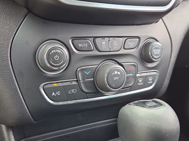 2021 Jeep Cherokee Altitude - Photo 21