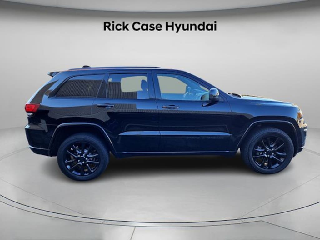Used 2017 Jeep Grand Cherokee Altitude SUV