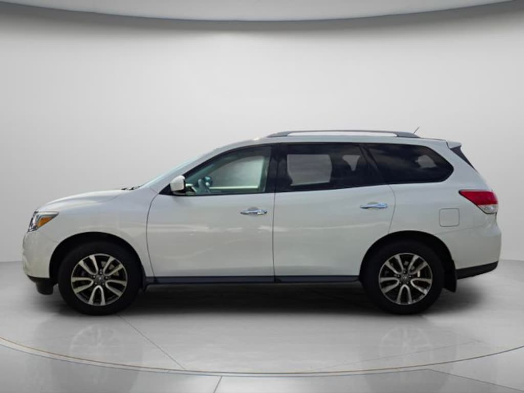 Used 2014 Nissan Pathfinder SV SUV