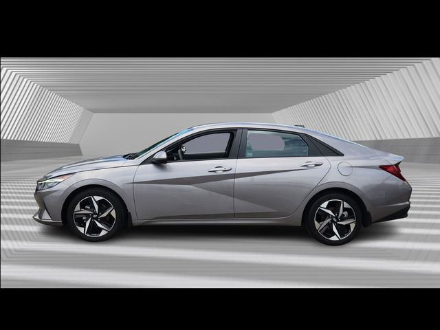 2023 Hyundai Elantra SEL photo 2