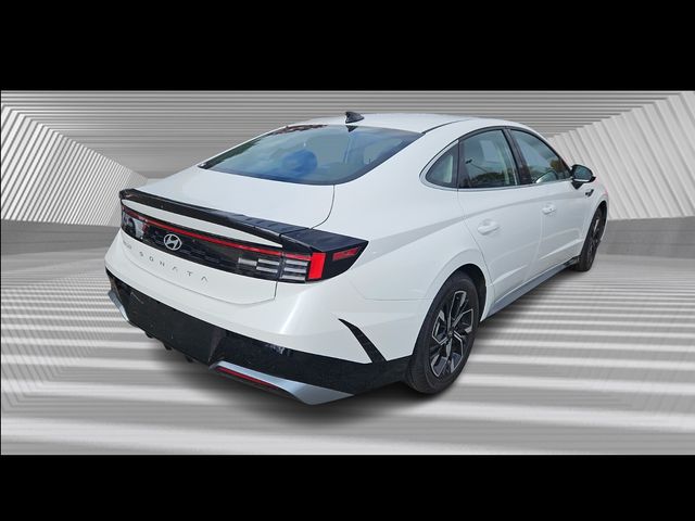 2024 Hyundai Sonata SEL photo 2