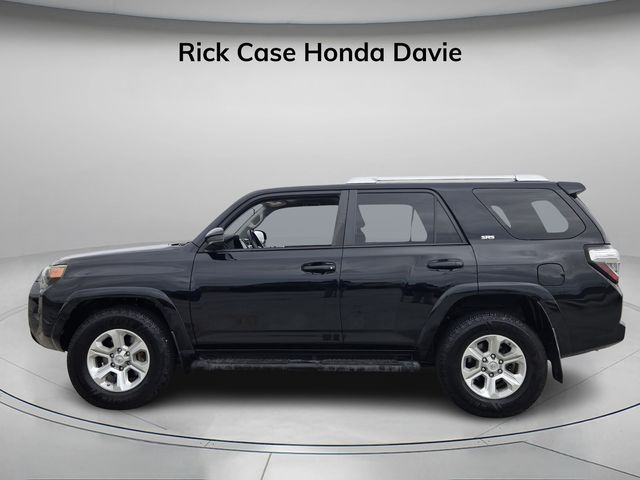 2018 Toyota 4Runner SR5 photo 3