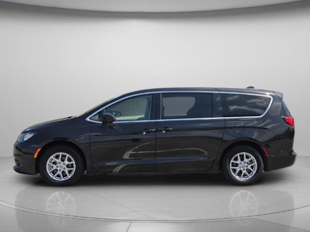 Used 2023 Chrysler Voyager LX Minivan/Van