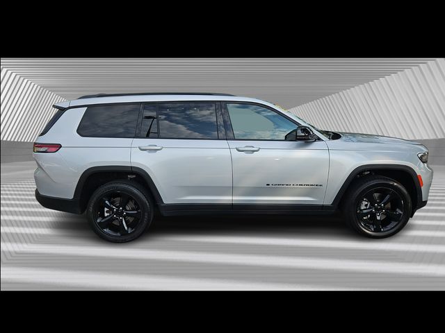 2023 Jeep Grand Cherokee Altitude photo 3