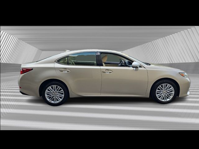 2015 Lexus ES 350 photo 3