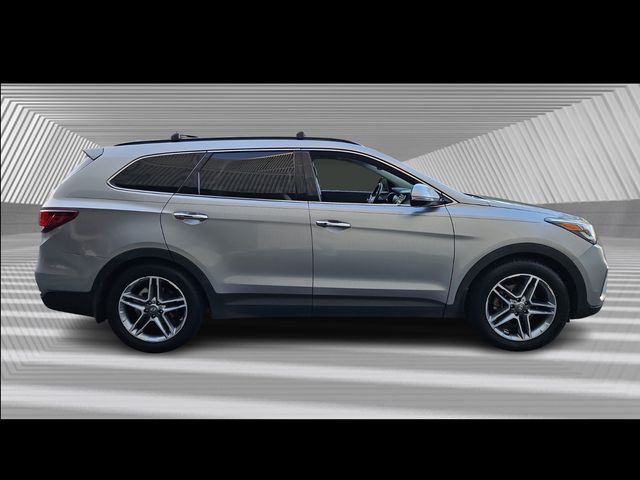 2017 Hyundai Santa Fe SE Ultimate photo 2