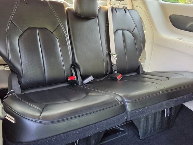 2023 Chrysler Pacifica Touring L - Photo 18