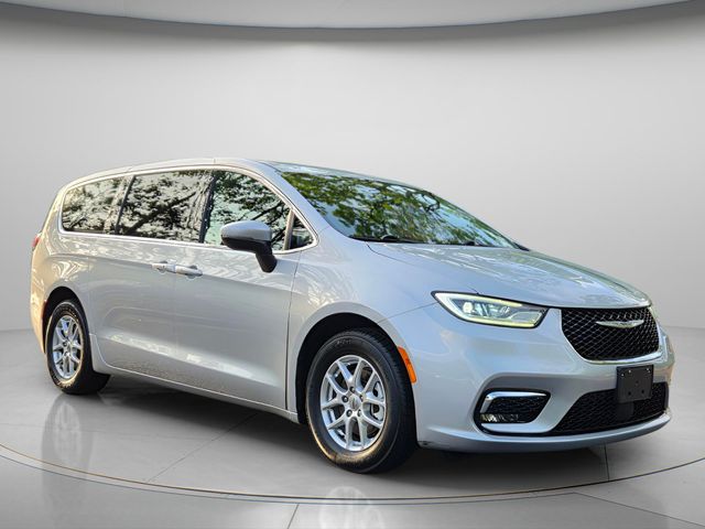 2023 Chrysler Pacifica Touring L - Photo 9