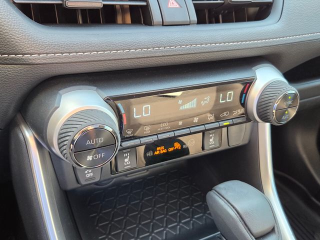 2025 Toyota RAV4 XLE - Photo 22