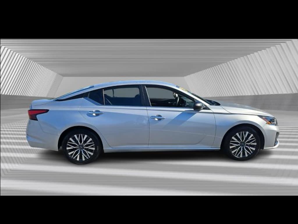 Used 2024 Nissan Altima 2.5 SV Sedan