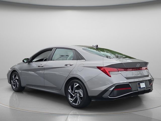 2025 Hyundai Elantra Limited - Photo 6