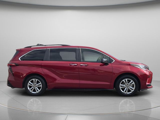 2022 Toyota Sienna XSE - Photo 9