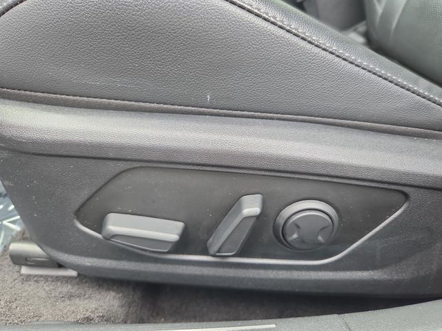 2025 Hyundai Elantra Limited - Photo 11