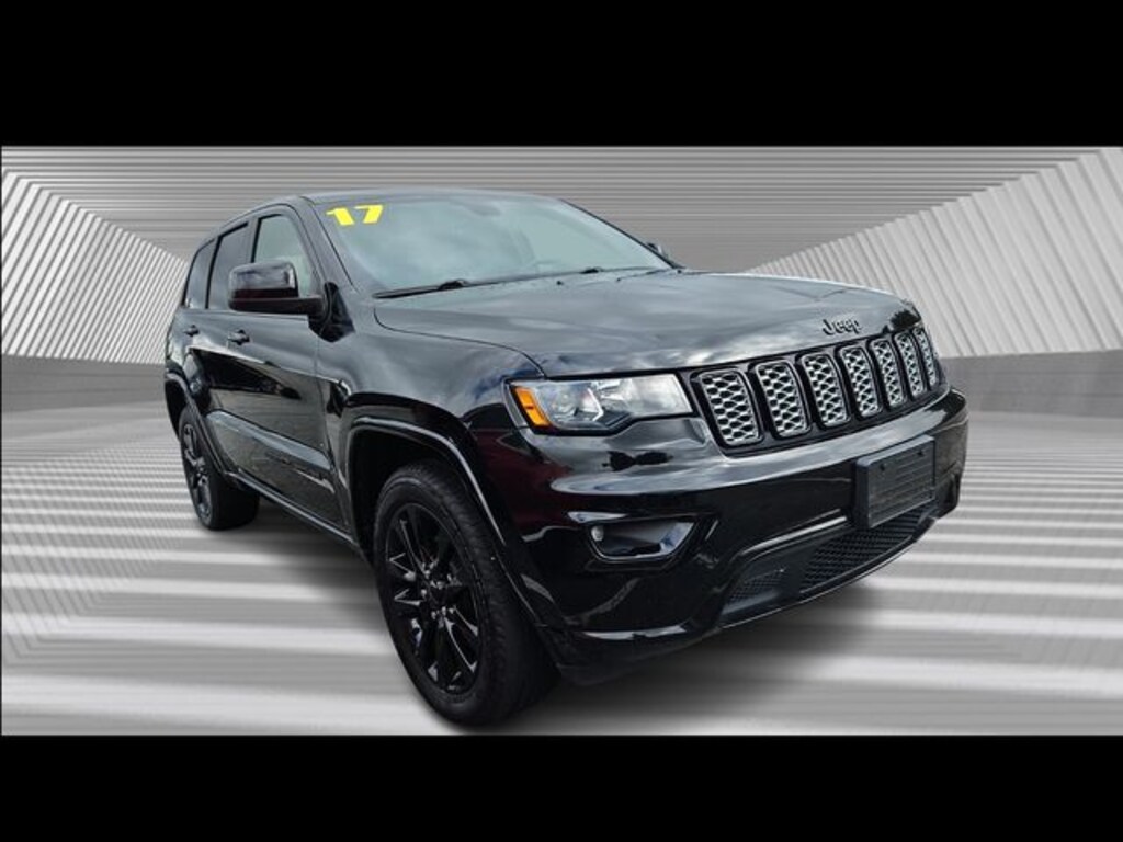 Used 2017 Jeep Grand Cherokee Altitude SUV