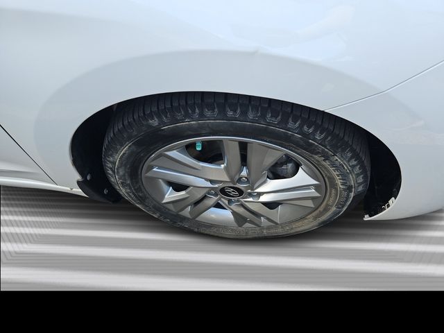 2020 Hyundai Elantra Value Edition photo 2