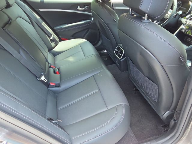 2026 GENESIS G70 Standard - Photo 17
