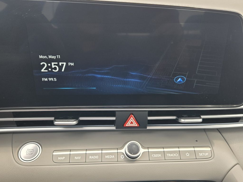 2025 Hyundai Elantra SEL - Photo 19