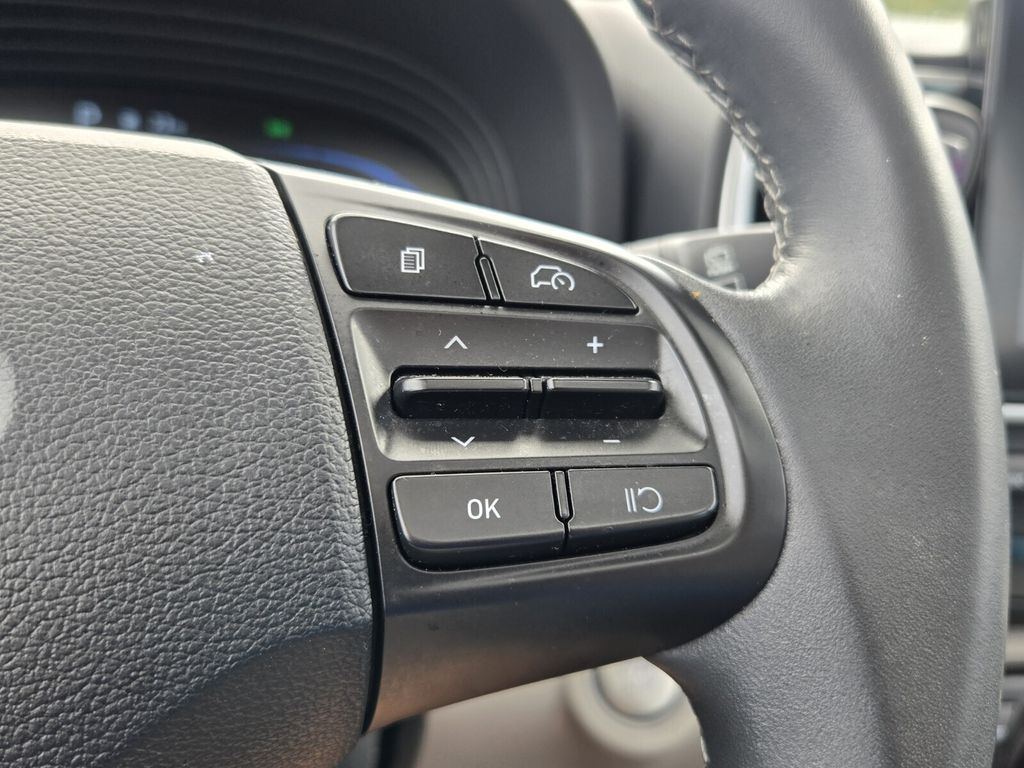 2025 Hyundai Venue SEL - Photo 25