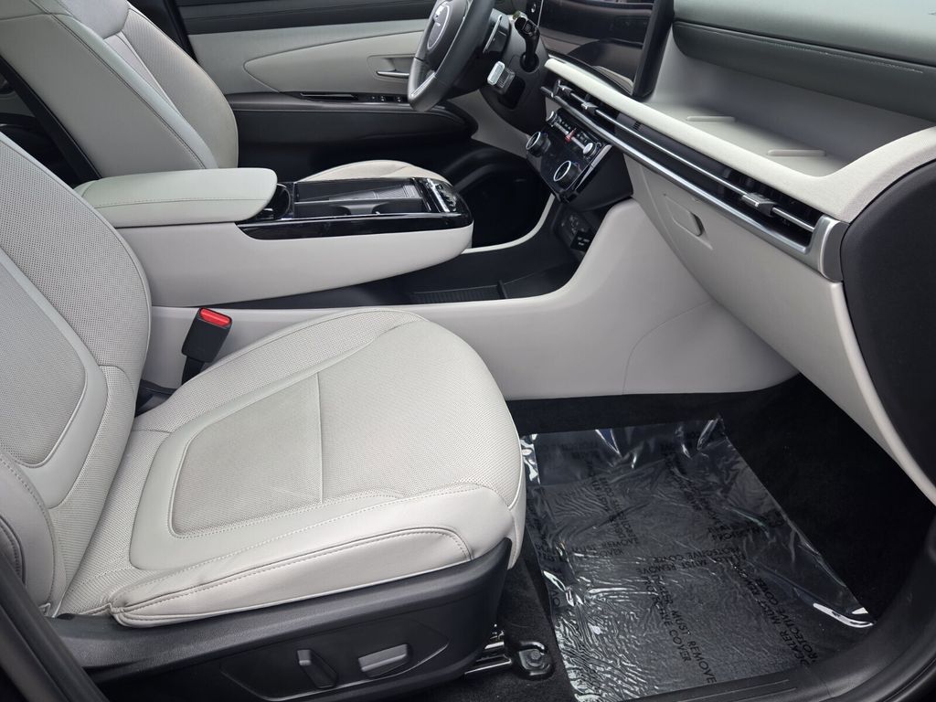 2025 Hyundai Tucson Limited - Photo 16