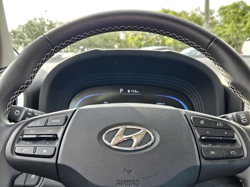 2025 Hyundai Venue Limited - Photo 22